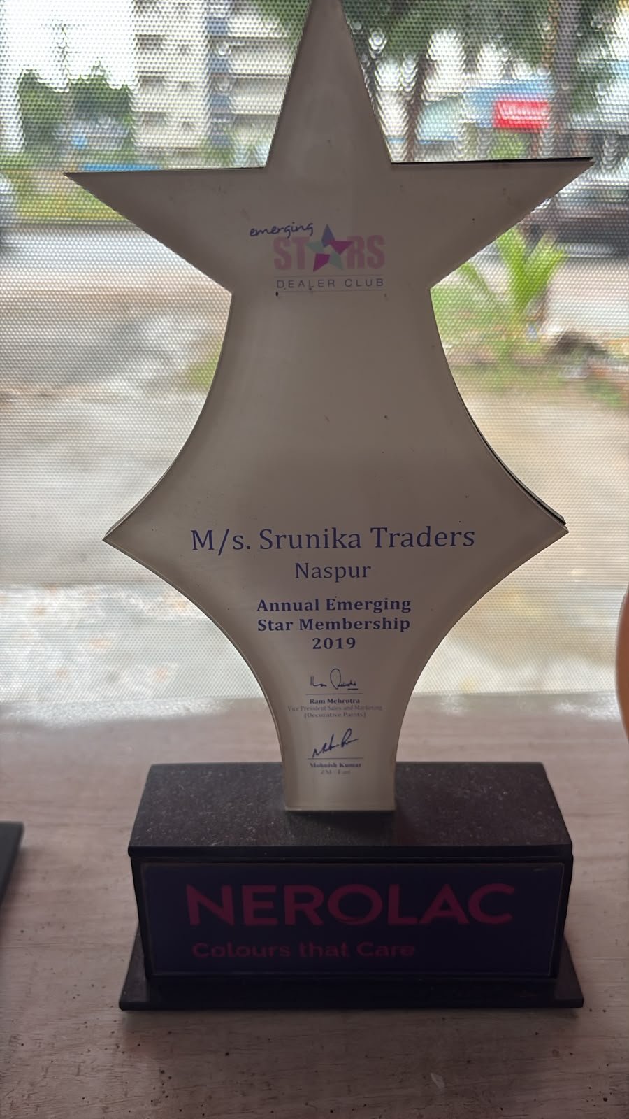 Nerolac Emerging Stars Dealer Club star trophy, Annual Emerging Star Membership 2019, M/s. Srunika Traders, Naspur